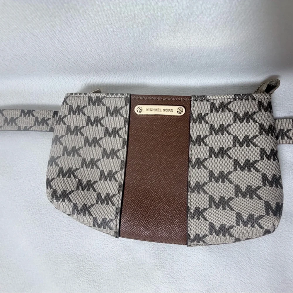 Michael Kors Women's Cream and Tan
Belt Bag - Picture 5 of 14